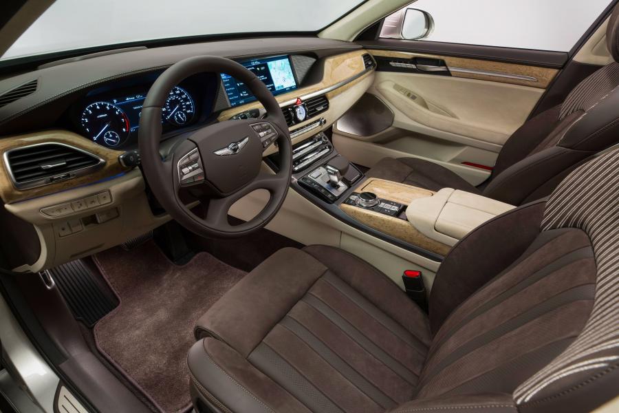 Интерьер Genesis G90 Vanity Fair Special Edition (HI) 2018 года  (фото 6 из 24)